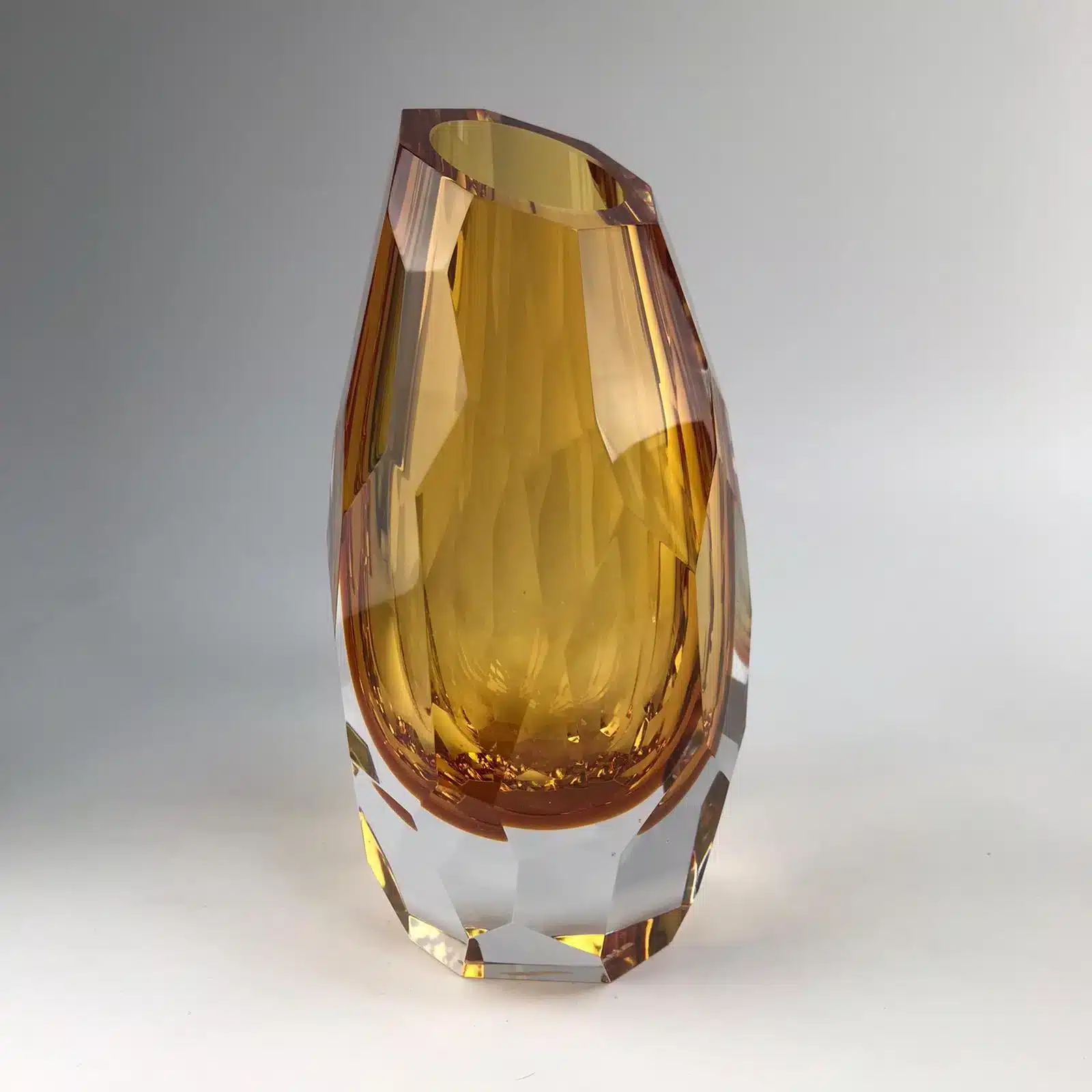 Naomi Vase - Honey - promo